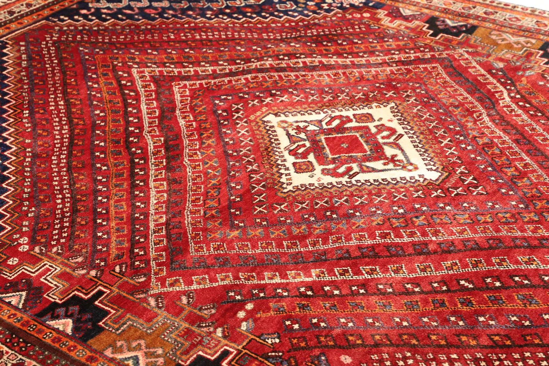 Shiraz Persian Rug 211 × 292 cm, Wool, hand-knotted