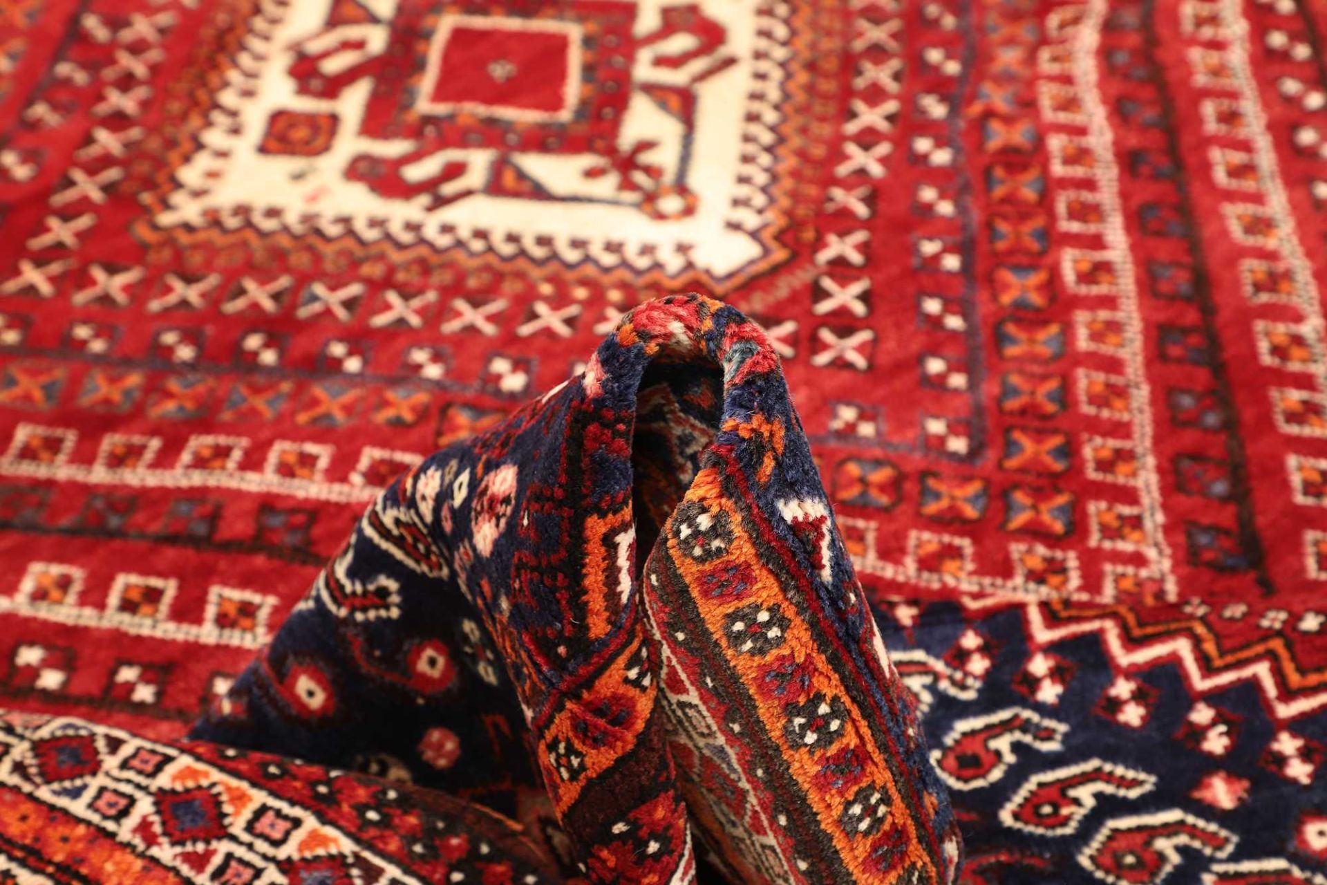 Shiraz Persian Rug 211 × 292 cm, Wool, hand-knotted