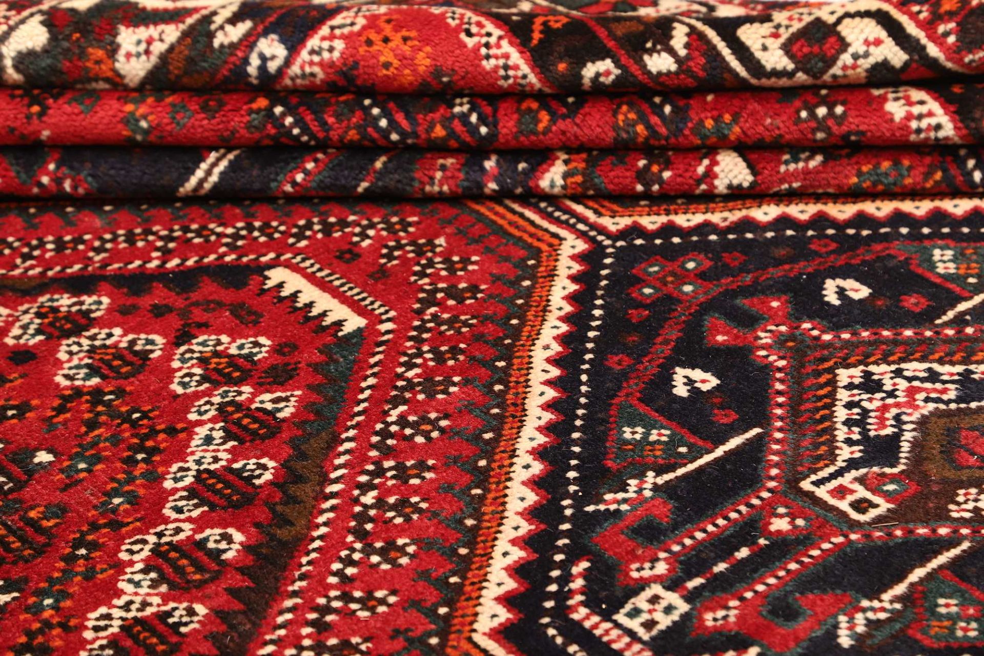 Shiraz Persian Rug 206 × 292 cm, Wool, hand-knotted