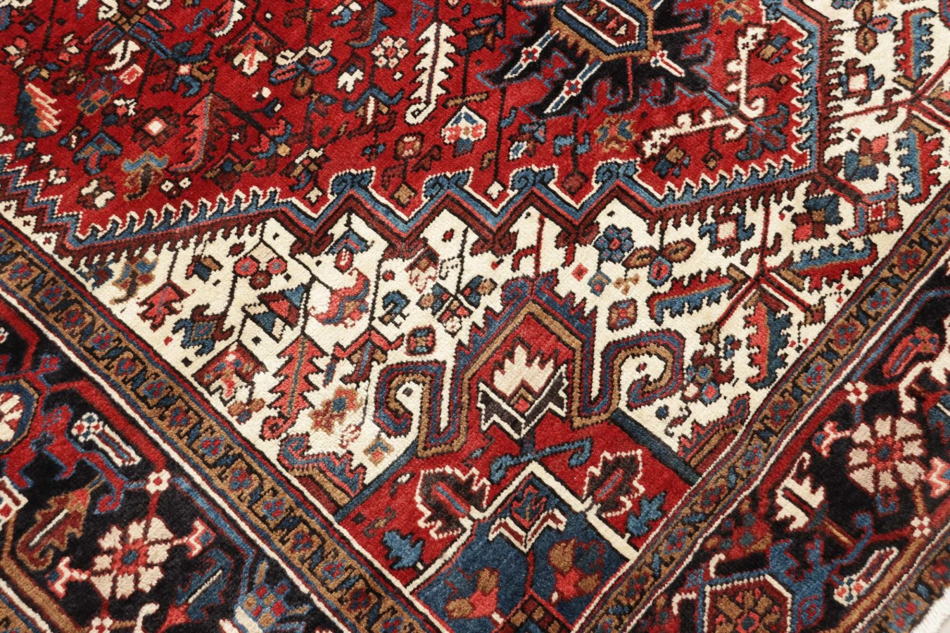 Heriz Persian Rug — hand-knotted, 206 × 301 cm, Wool