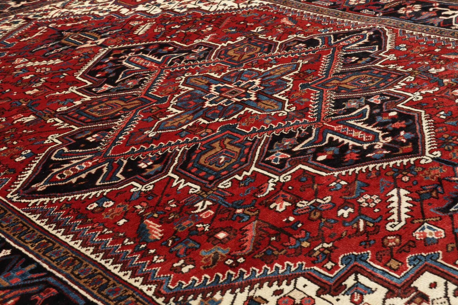 Heriz Persian Rug — hand-knotted, 206 × 301 cm, Wool