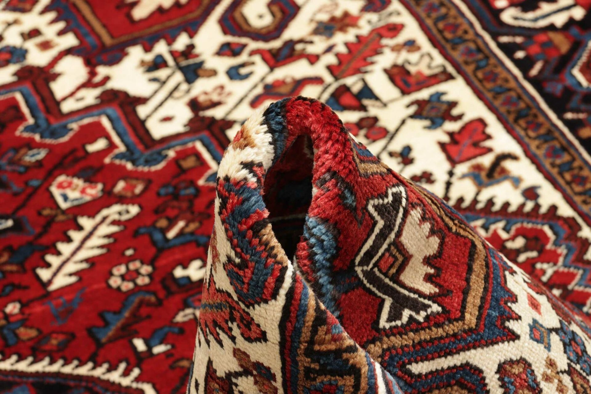 Heriz Persian Rug — hand-knotted, 206 × 301 cm, Wool