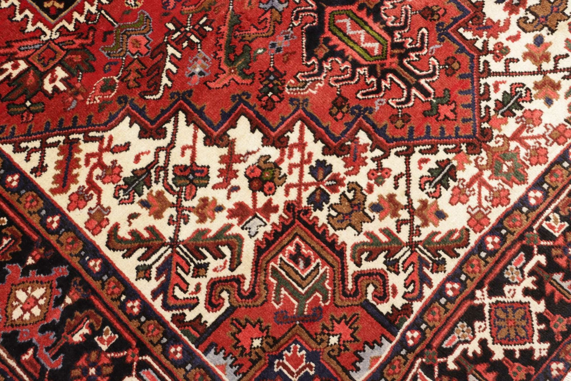 Heriz Persian Rug — hand-knotted, 207 × 306 cm, Wool
