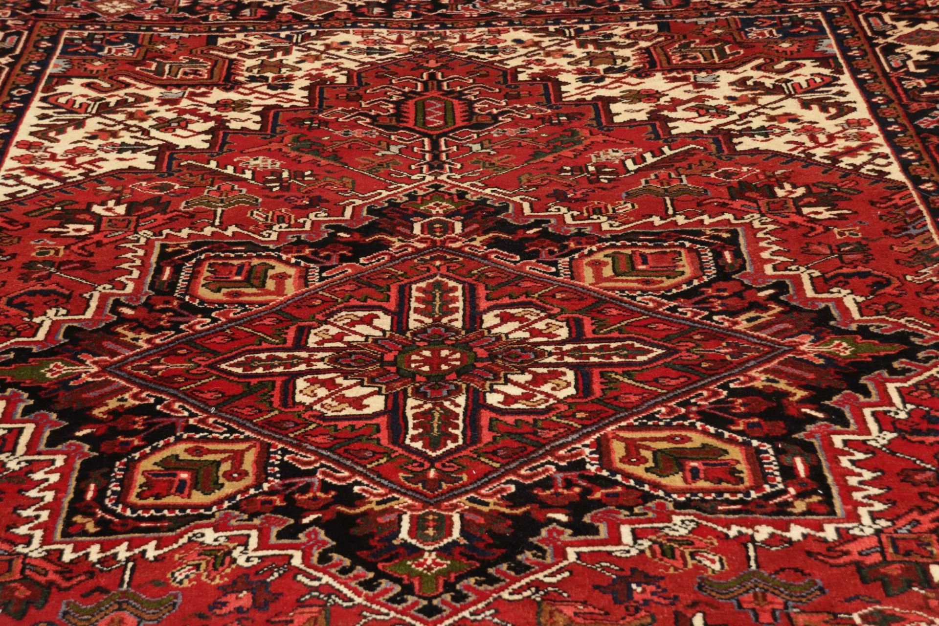 Heriz Persian Rug — hand-knotted, 207 × 306 cm, Wool