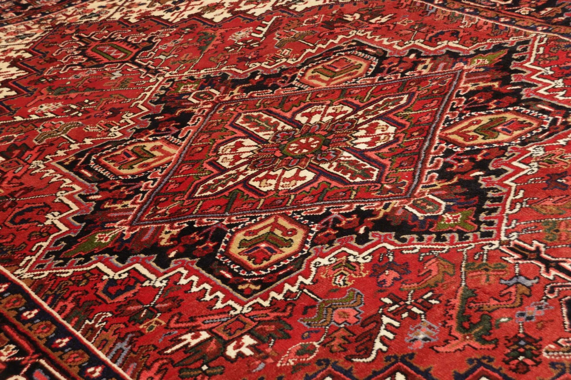 Heriz Persian Rug — hand-knotted, 207 × 306 cm, Wool