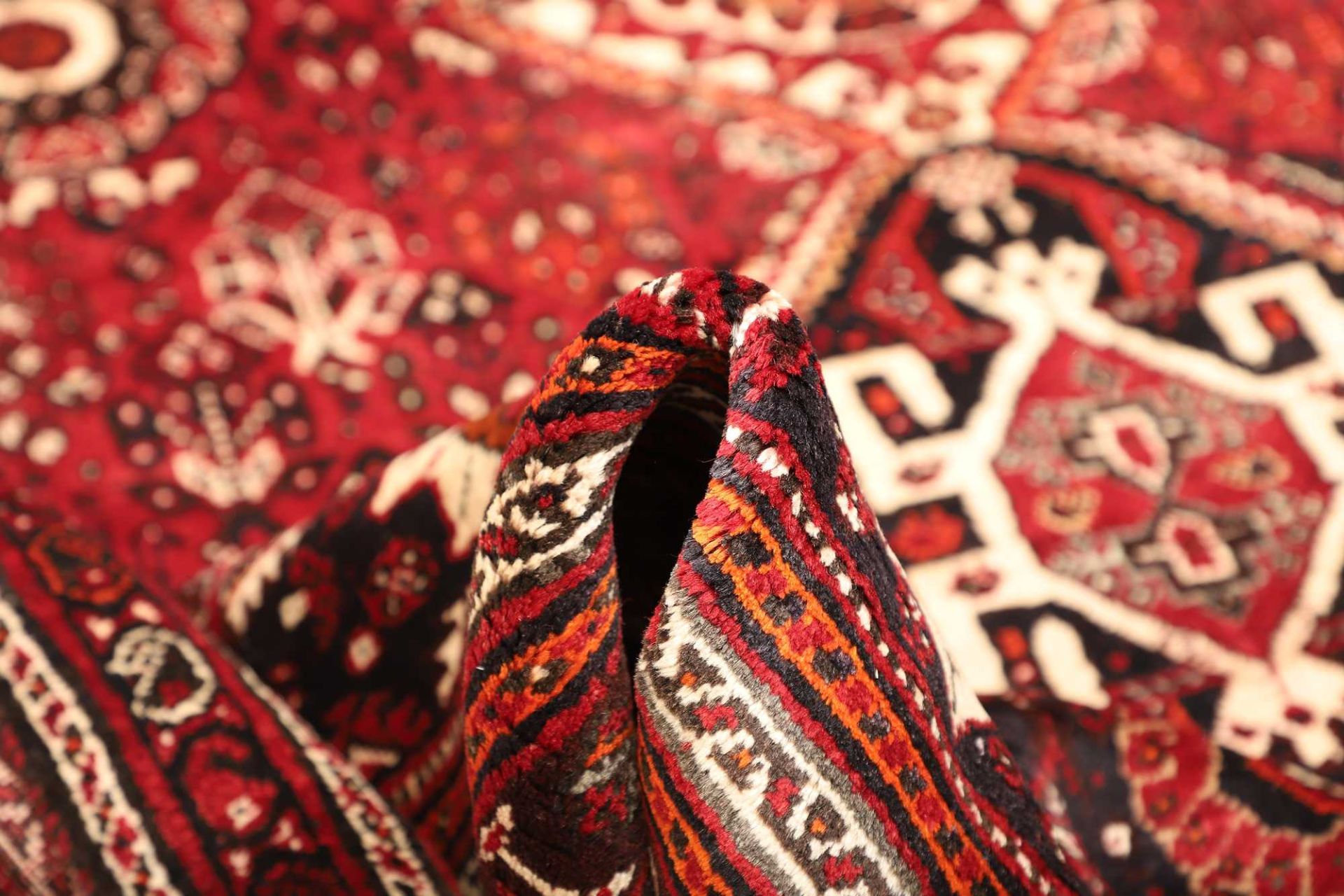 Hand-Knotted Wool Shiraz Persian Rug, 219 × 307 cm