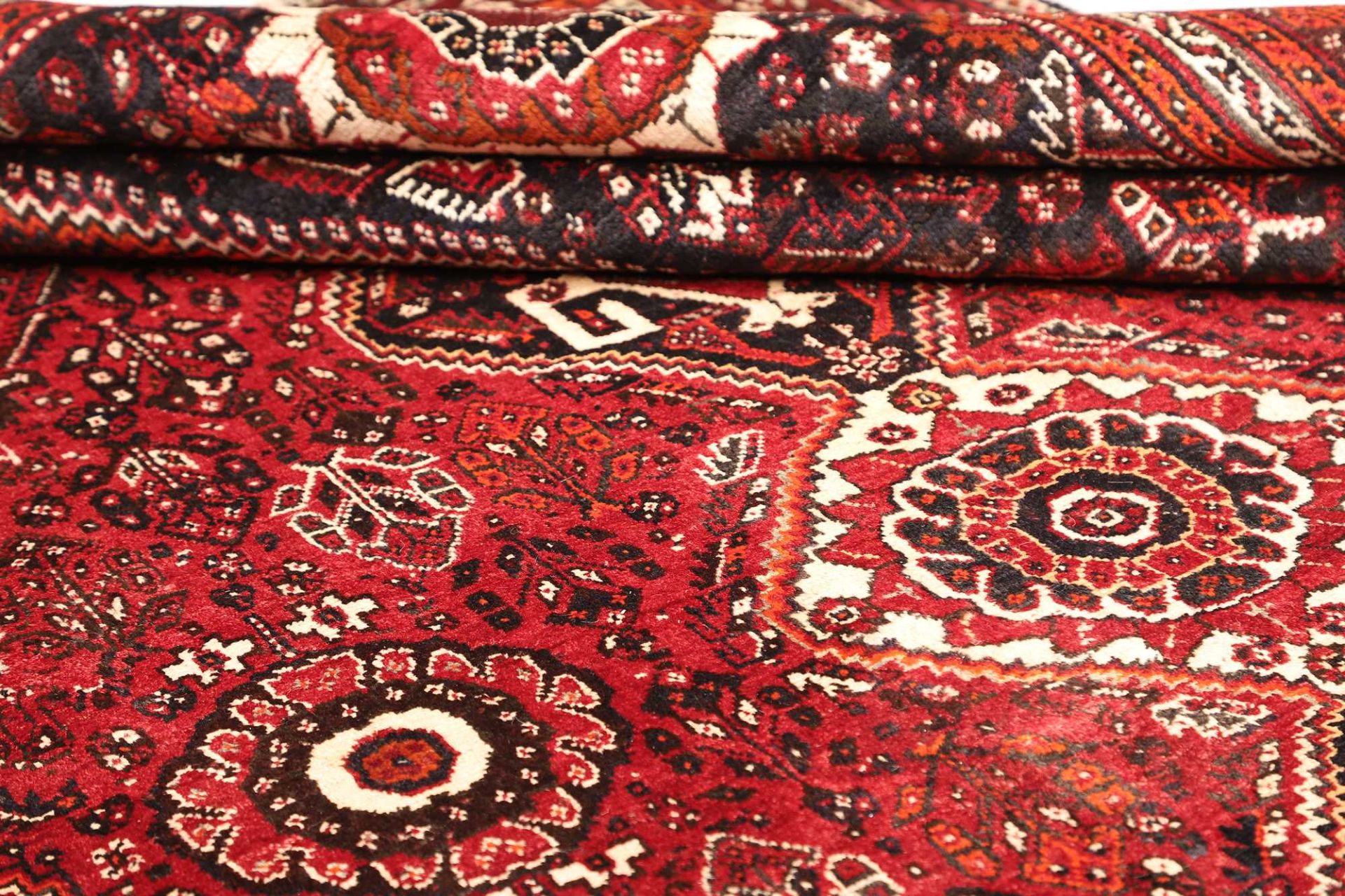 Hand-Knotted Wool Shiraz Persian Rug, 219 × 307 cm