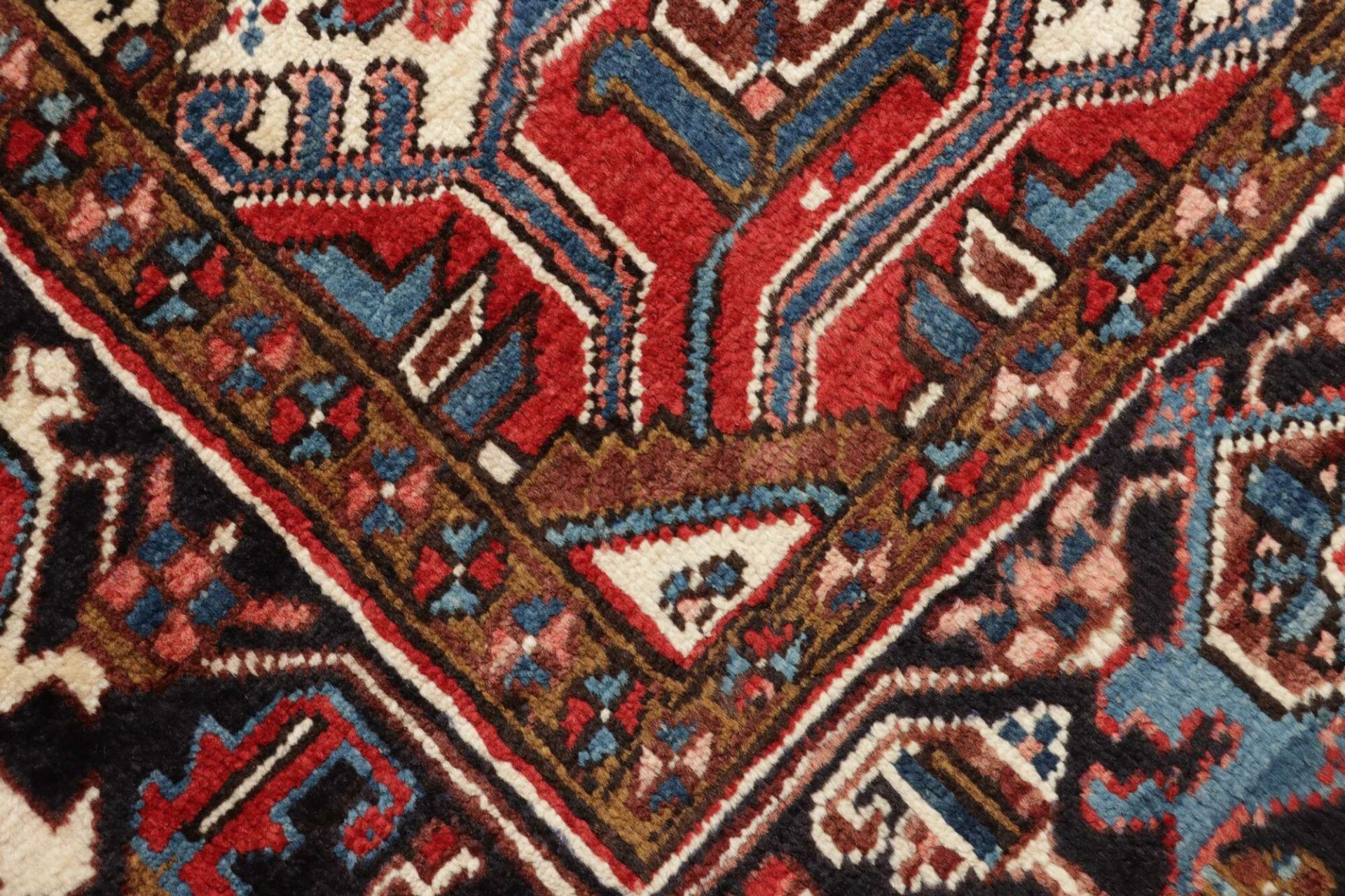 Heriz Persian Rug 211 × 289 cm, Wool, hand-knotted