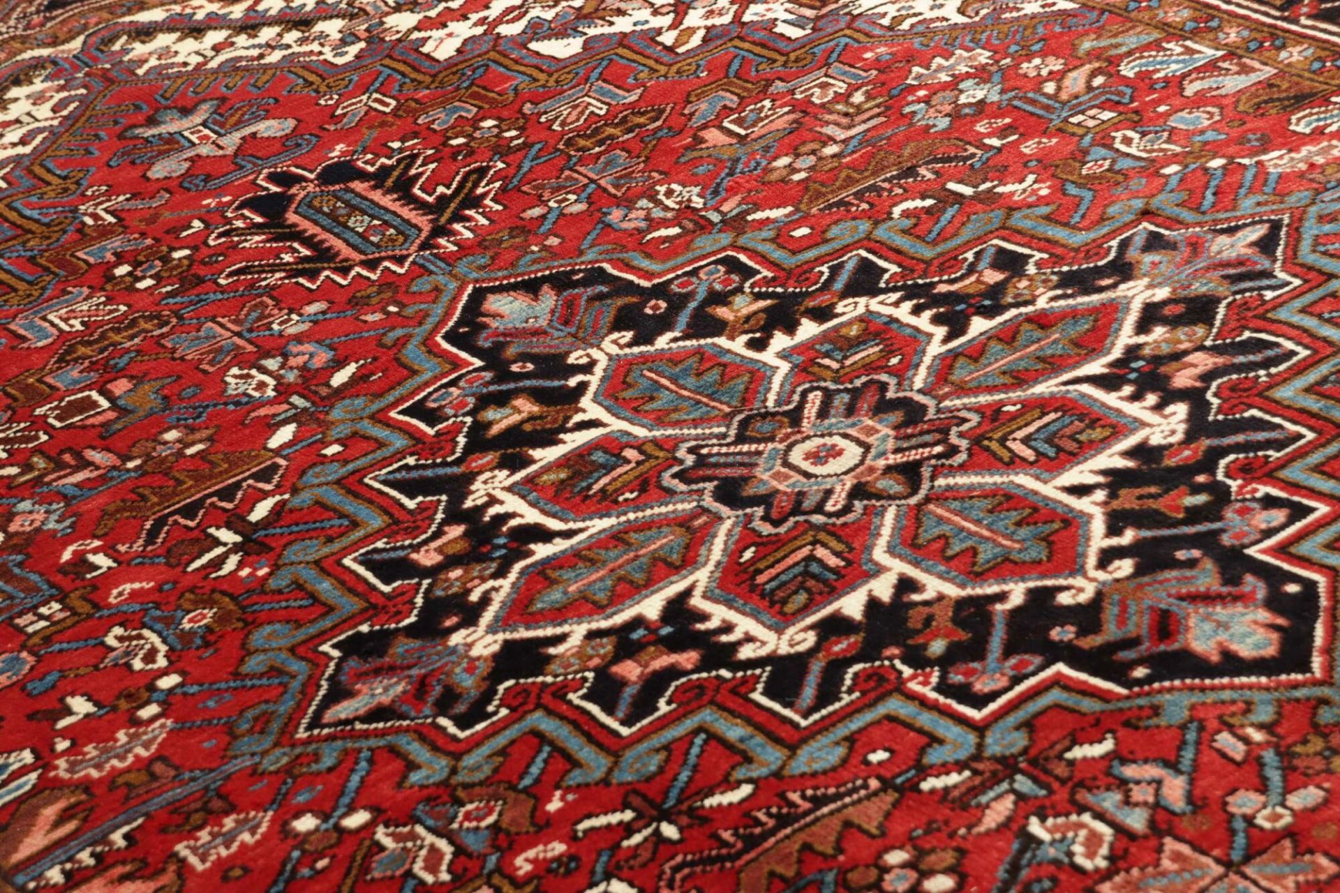 Heriz Persian Rug 211 × 289 cm, Wool, hand-knotted