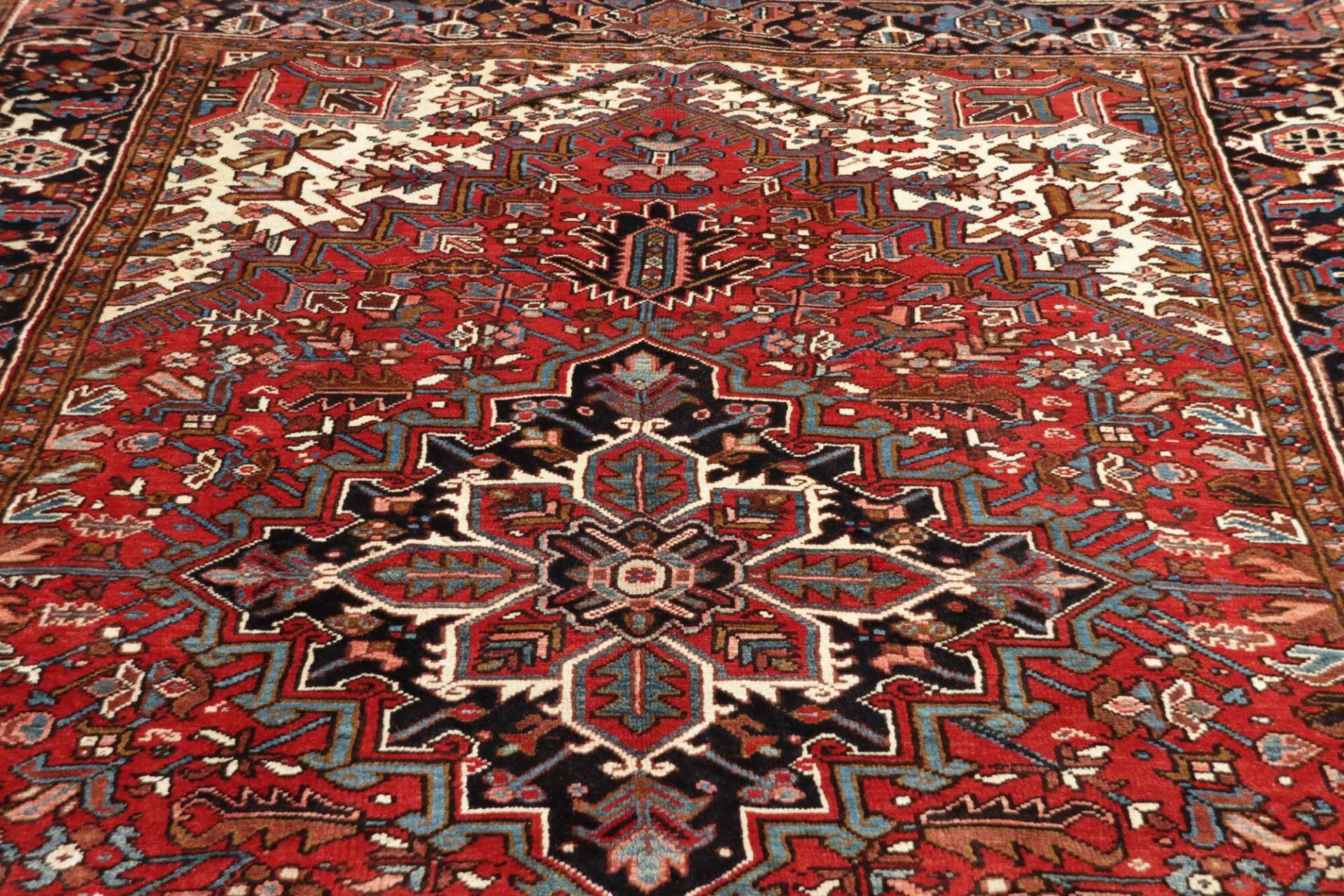 Heriz Persian Rug 211 × 289 cm, Wool, hand-knotted