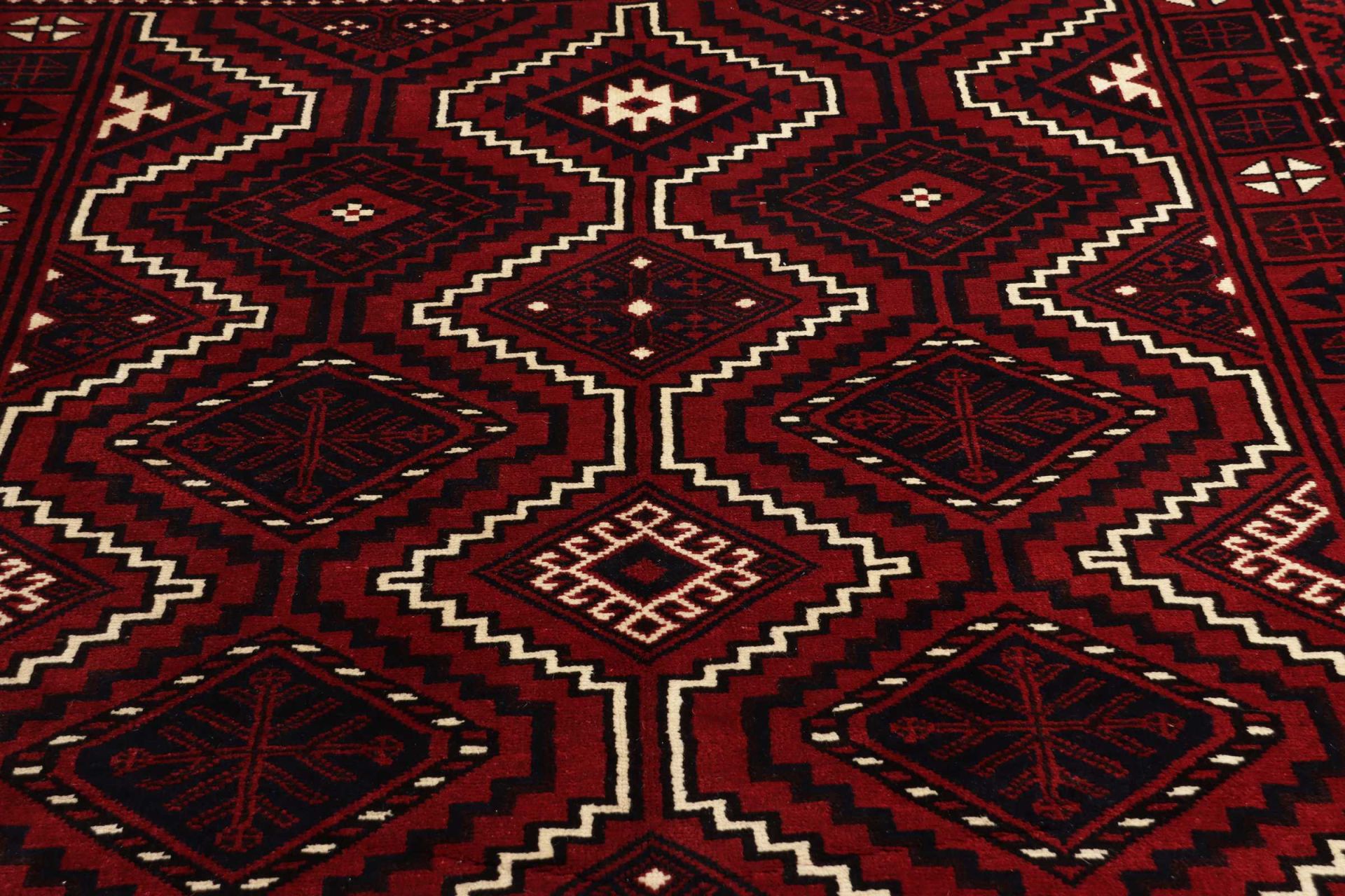 perserteppich-lori-223-x-301-cm-schurwolle-handgeknupft-geometrisch-8 Loribaft Persian Rug 223 × 301 cm, Wool, hand-knotted