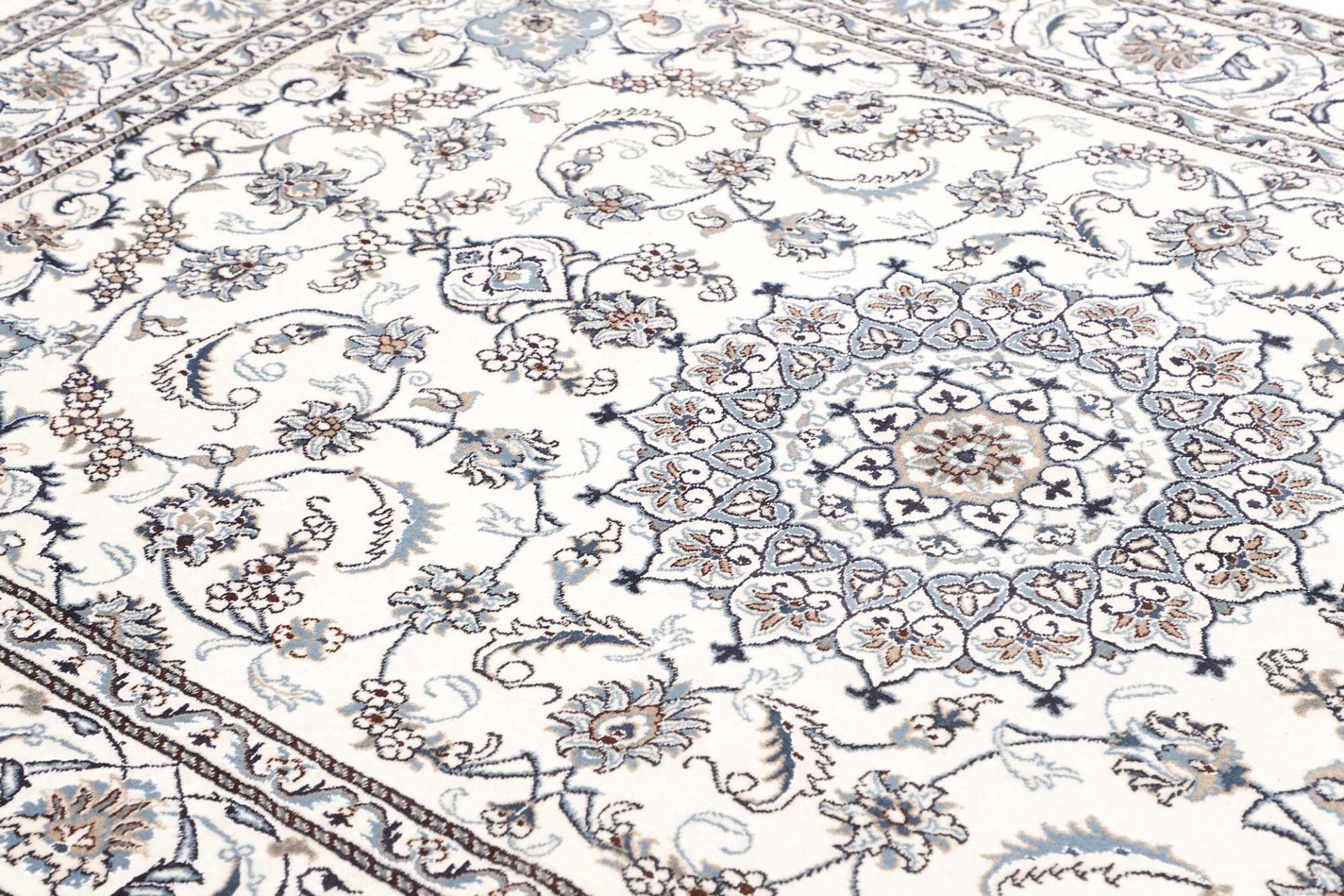 Nain Persian Rug 188 × 290 cm, Wool, hand-knotted