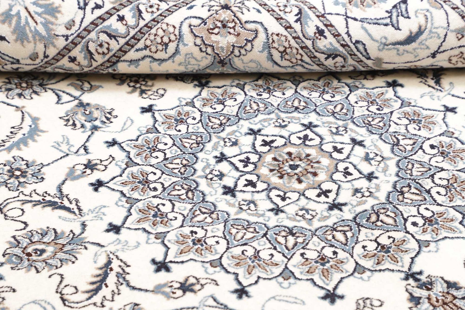 Nain Persian Rug 188 × 290 cm, Wool, hand-knotted