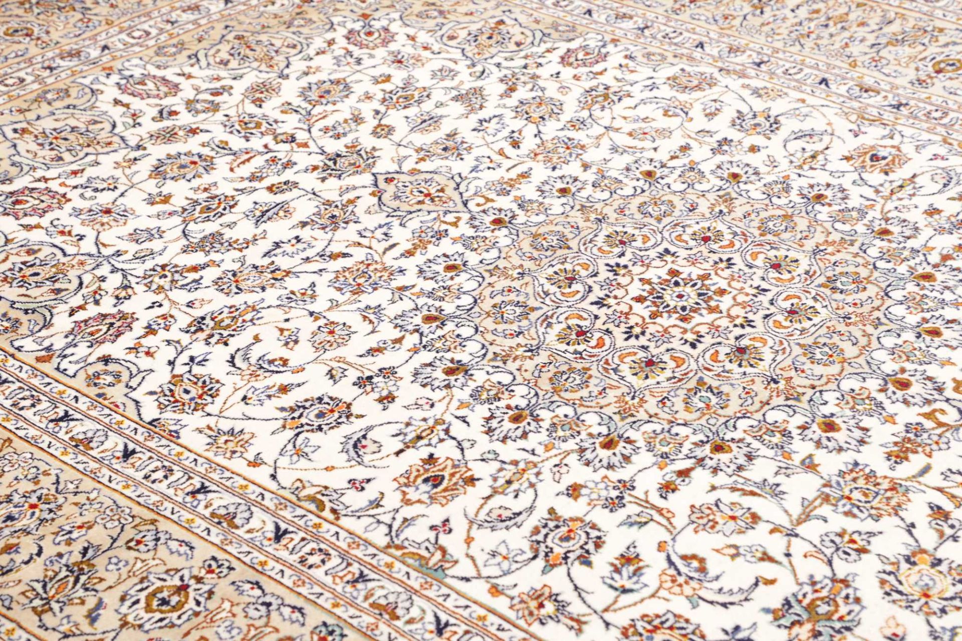 Kashan Persian Rug 206 × 324 cm, Wool, hand-knotted