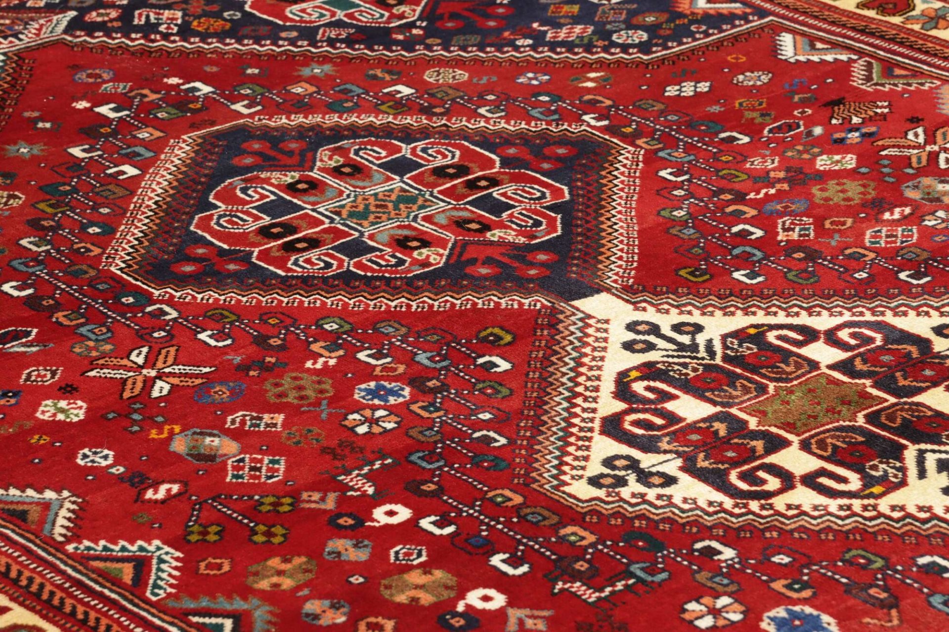 Shiraz Persian Rug 176 × 286 cm, Wool, hand-knotted