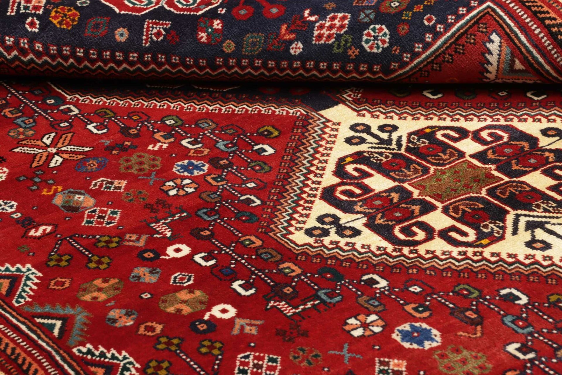 Shiraz Persian Rug 176 × 286 cm, Wool, hand-knotted