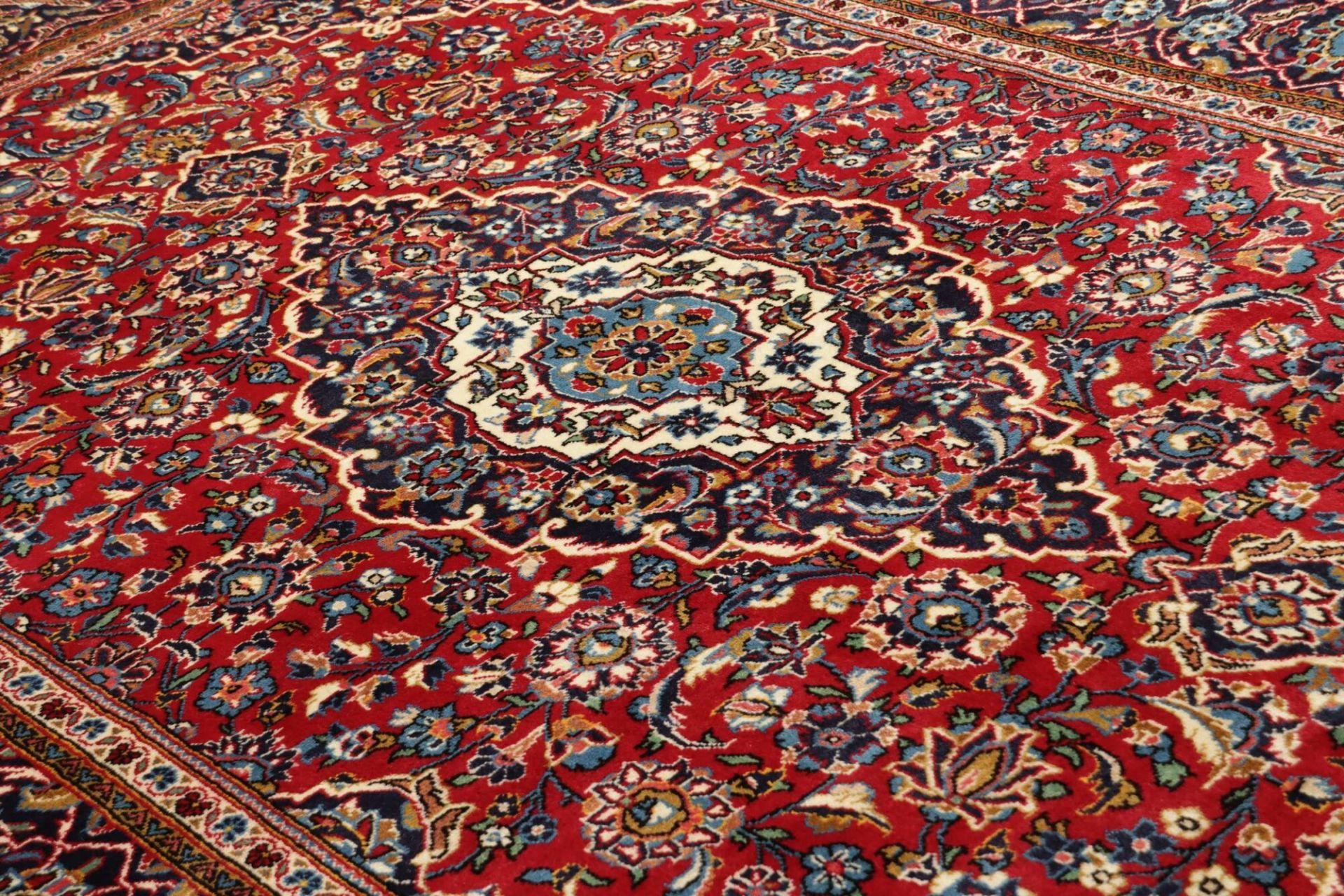 Kashan Persian Rug — hand-knotted, 196 × 302 cm, Wool