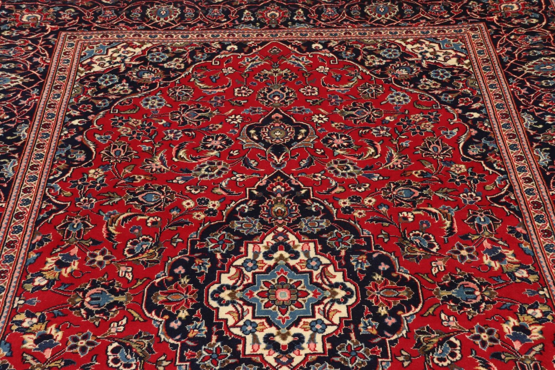 perserteppich-kashan-198-x-296-cm-schurwolle-handgeknupft-hochwertig-5 Kashan Persian Rug — hand-knotted, 198 × 296 cm, Wool