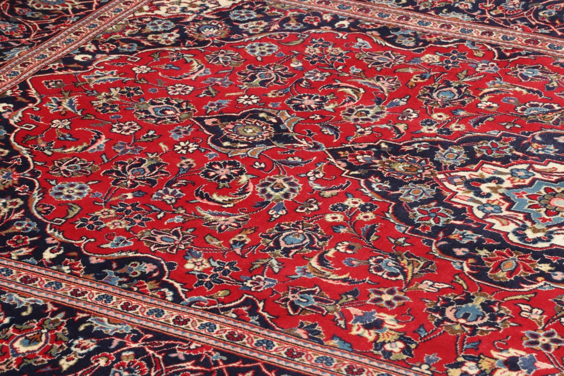 perserteppich-kashan-198-x-296-cm-schurwolle-handgeknupft-hochwertig-6 Kashan Persian Rug — hand-knotted, 198 × 296 cm, Wool