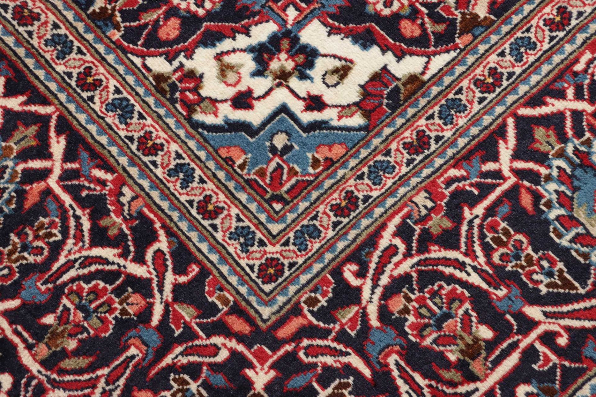 Hand-Knotted Wool Kashan Persian Rug, 201 × 307 cm