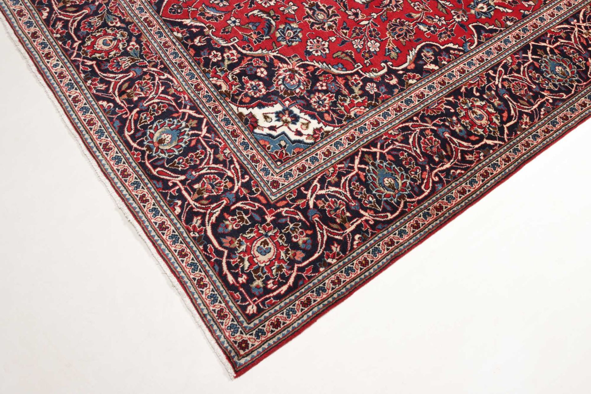 Hand-Knotted Wool Kashan Persian Rug, 201 × 307 cm