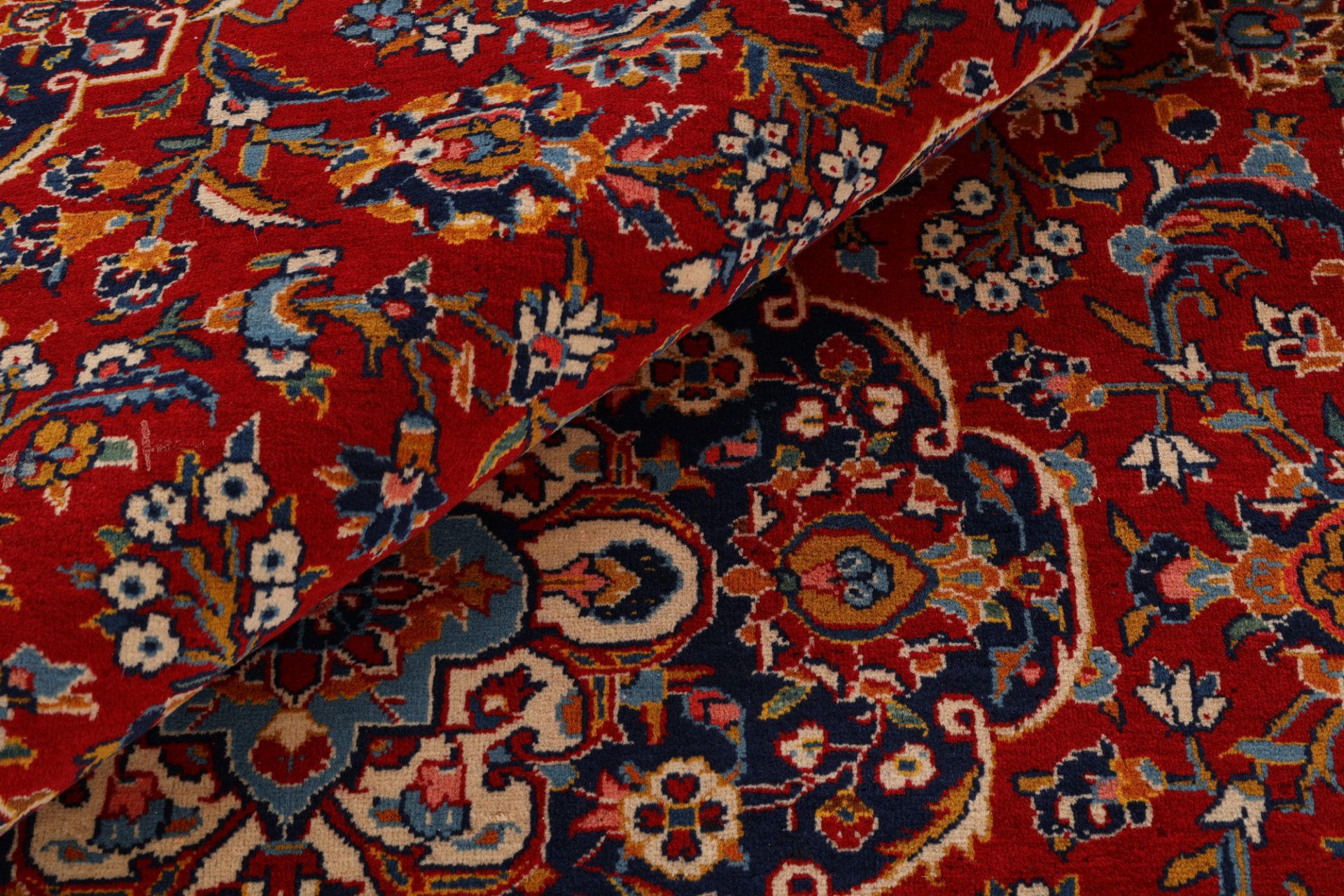 Hand-Knotted Wool Kashan Persian Rug, 230 × 335 cm