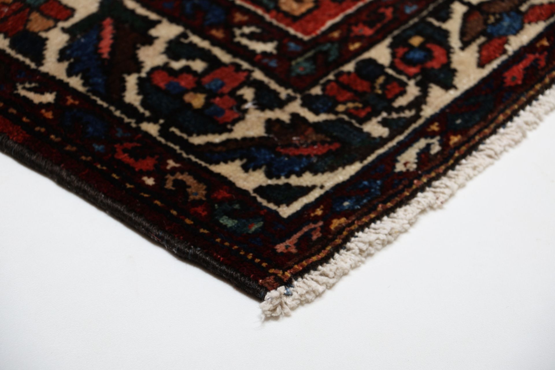 Bakhtiari Persian Rug 150 × 214 cm, Wool, hand-knotted