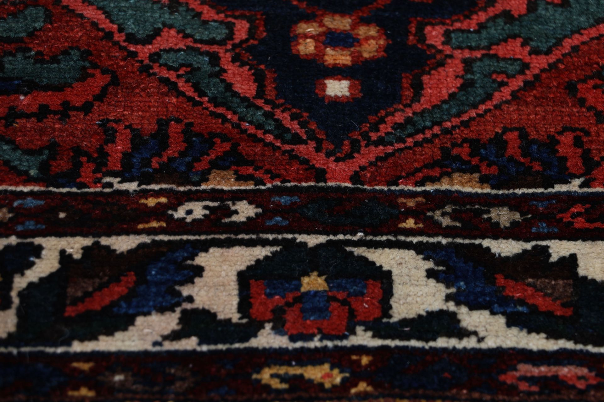 Bakhtiari Persian Rug 150 × 214 cm, Wool, hand-knotted