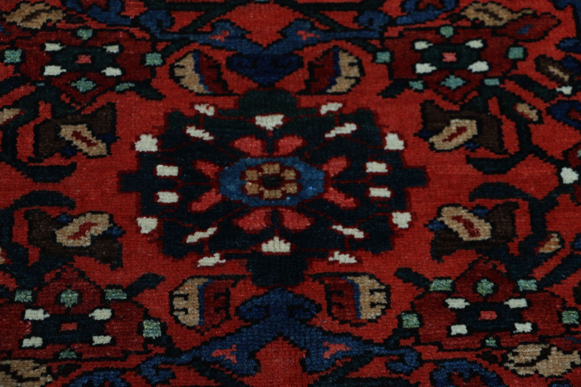 Bakhtiari Persian Rug 150 × 214 cm, Wool, hand-knotted
