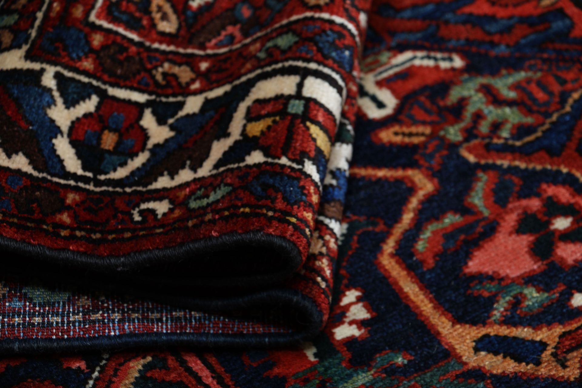 Bakhtiari Persian Rug 150 × 214 cm, Wool, hand-knotted