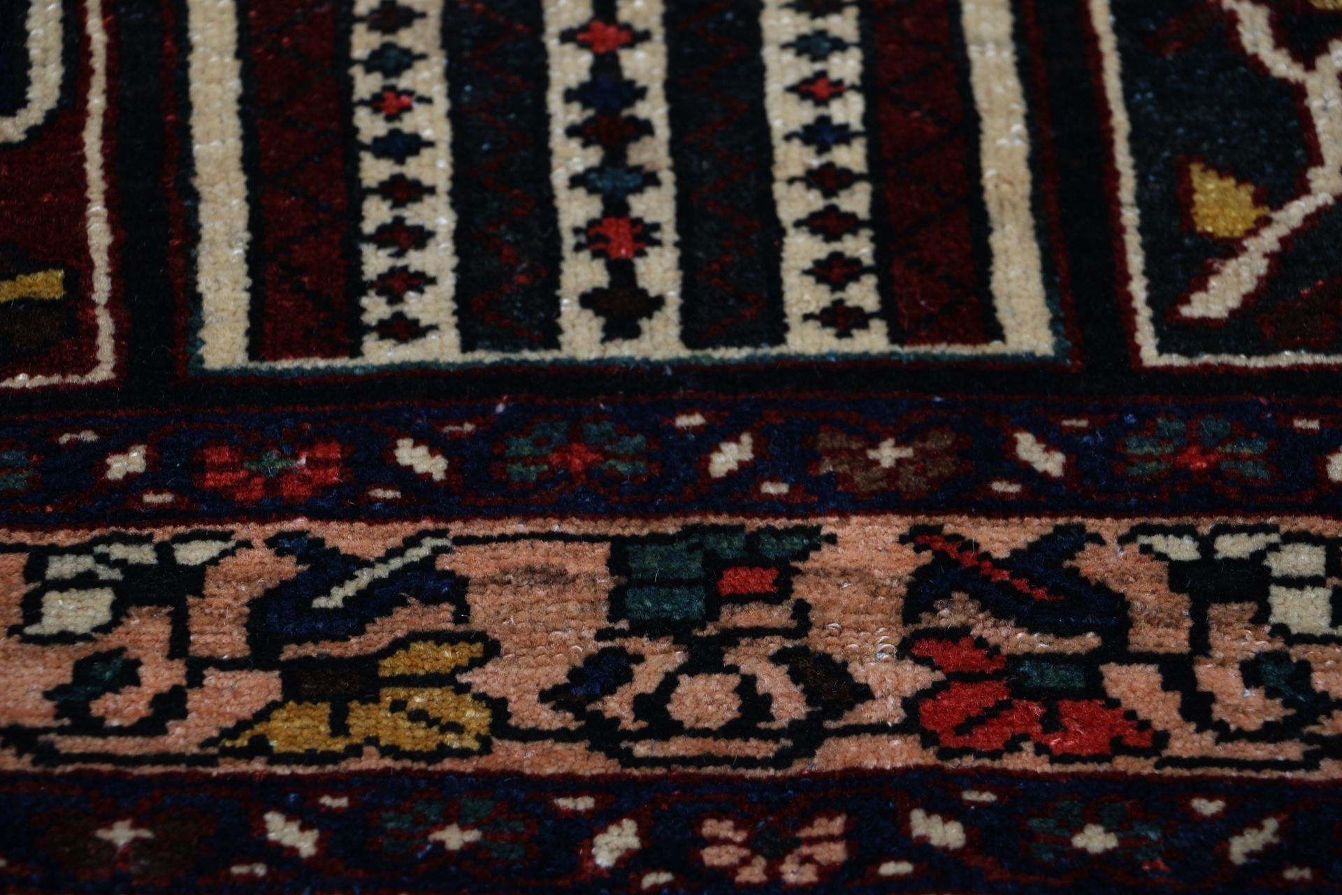 Antique Bakhtiari Persian Rug, 162 × 205 cm, Wool