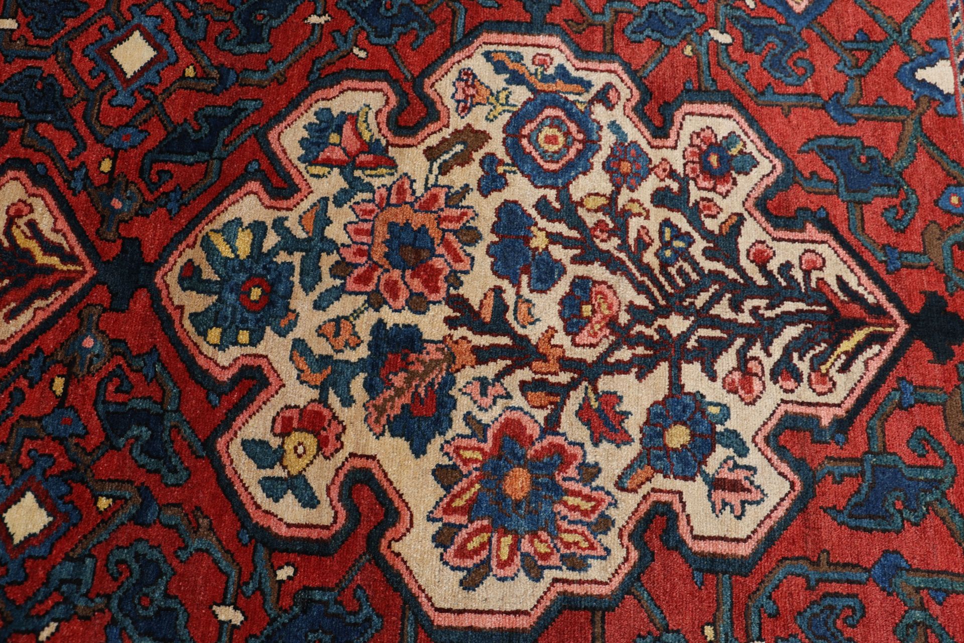 Hand-Knotted Wool Bakhtiari Persian Rug, 141 × 219 cm