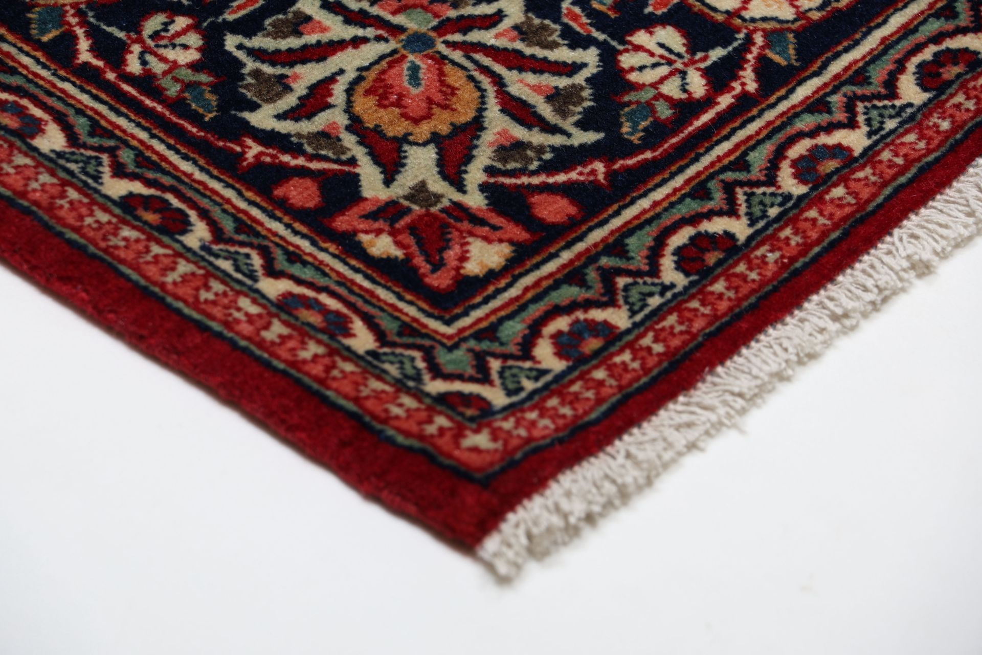 Antique Wool Kashan Persian Rug, 135 × 205 cm