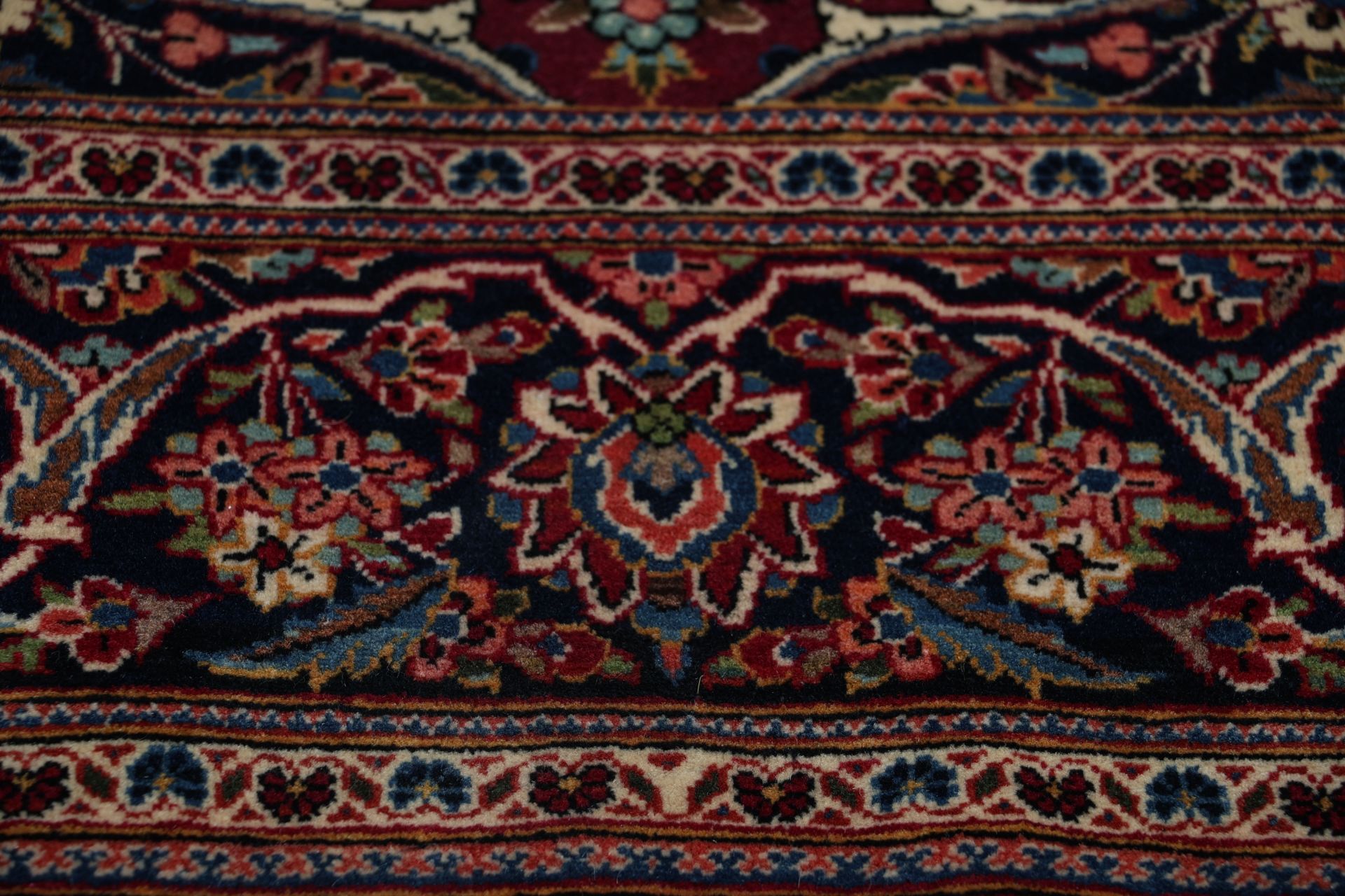 Hand-Knotted Wool Kashan Persian Rug, 133 × 210 cm