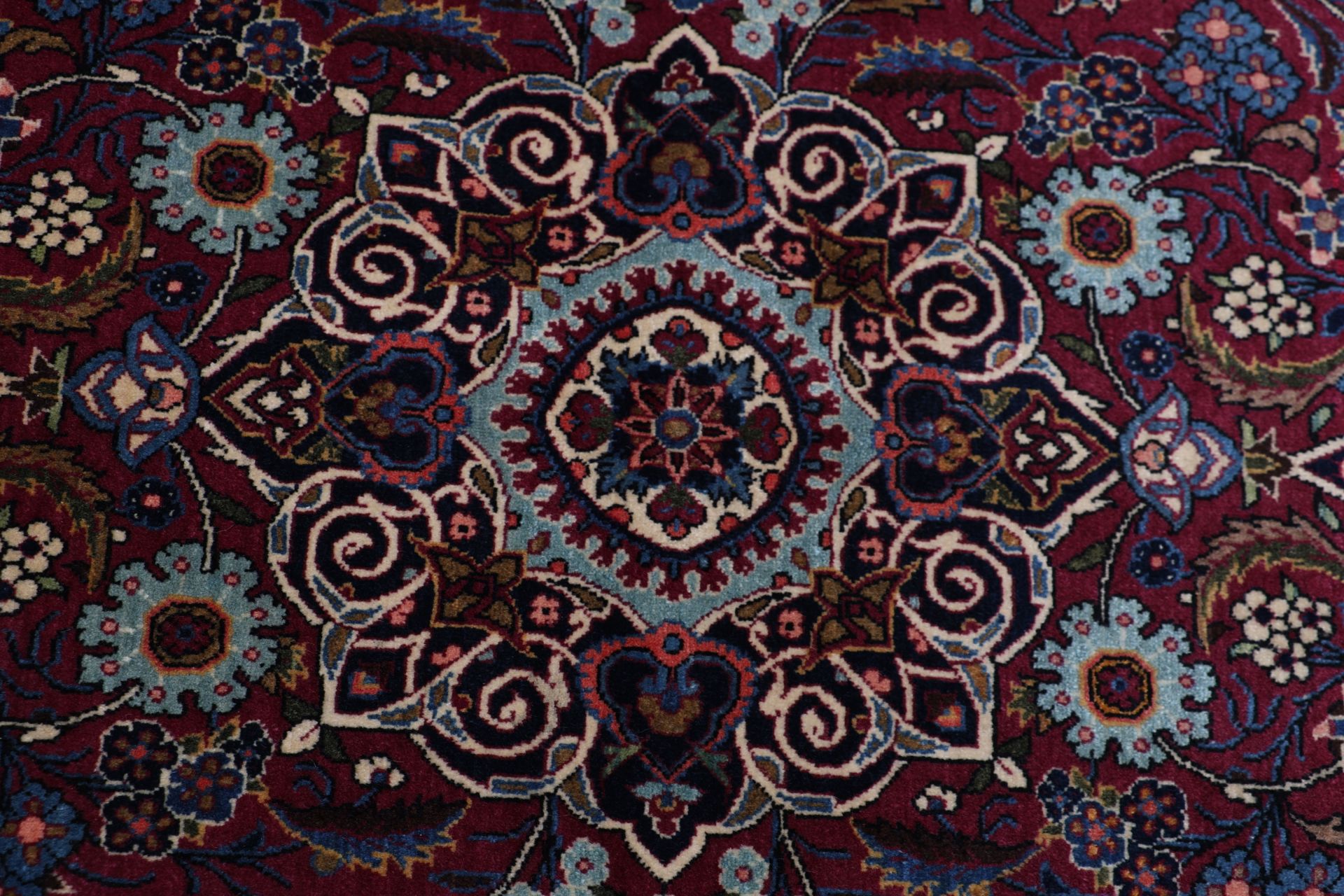 Hand-Knotted Wool Kashan Persian Rug, 133 × 210 cm