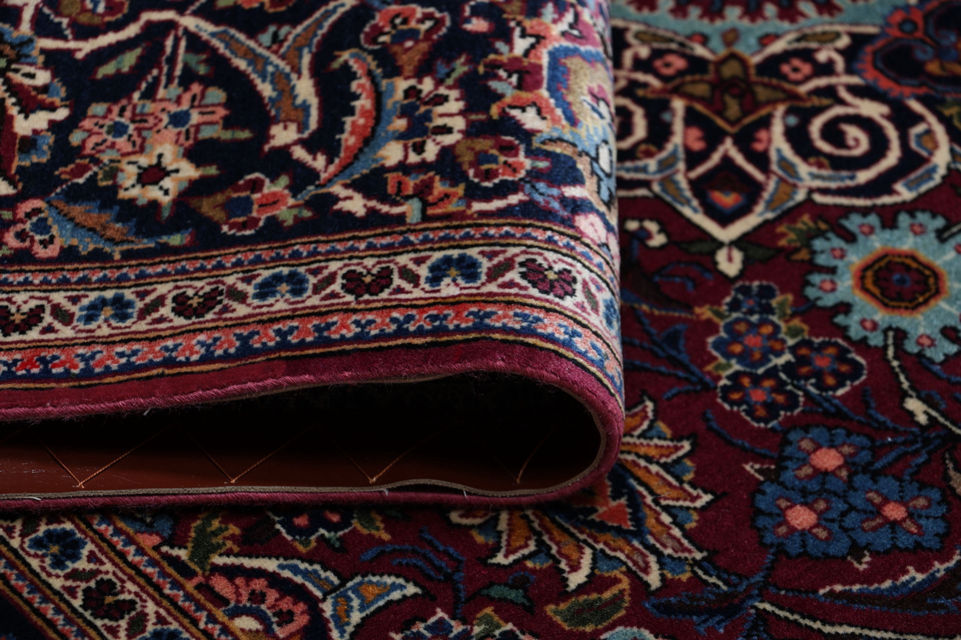 Hand-Knotted Wool Kashan Persian Rug, 133 × 210 cm