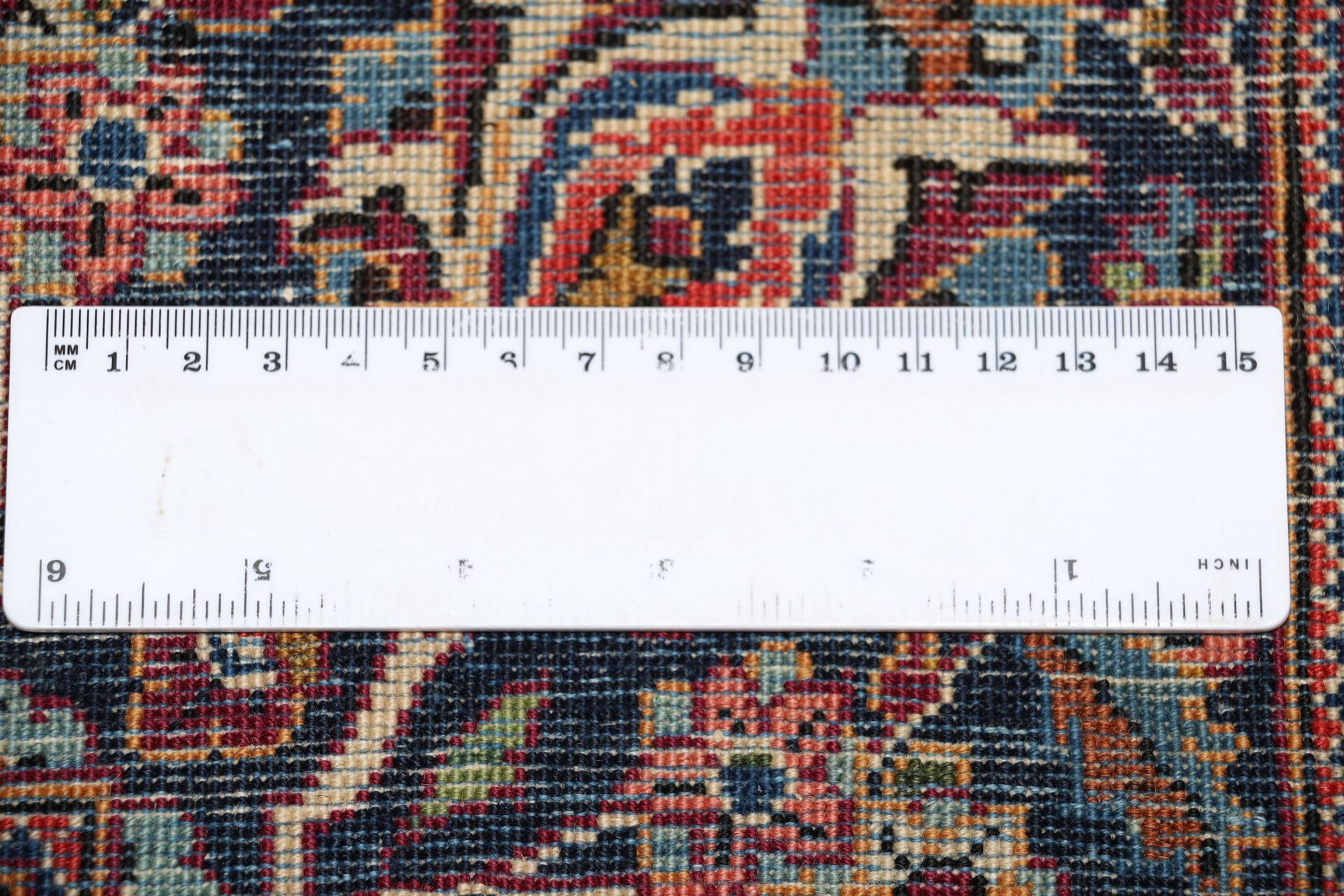 Hand-Knotted Wool Kashan Persian Rug, 133 × 210 cm