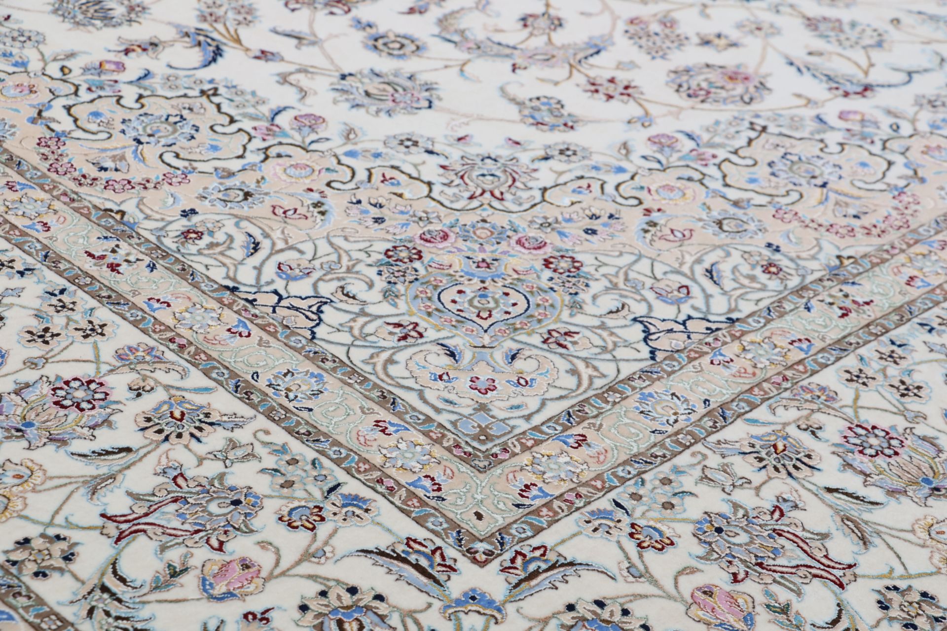 perserteppich-nain-257-x-350-cm-schurwolle-seide-handgeknupft-4 Nain Persian Rug — hand-knotted, 257 × 350 cm, Wool & Silk