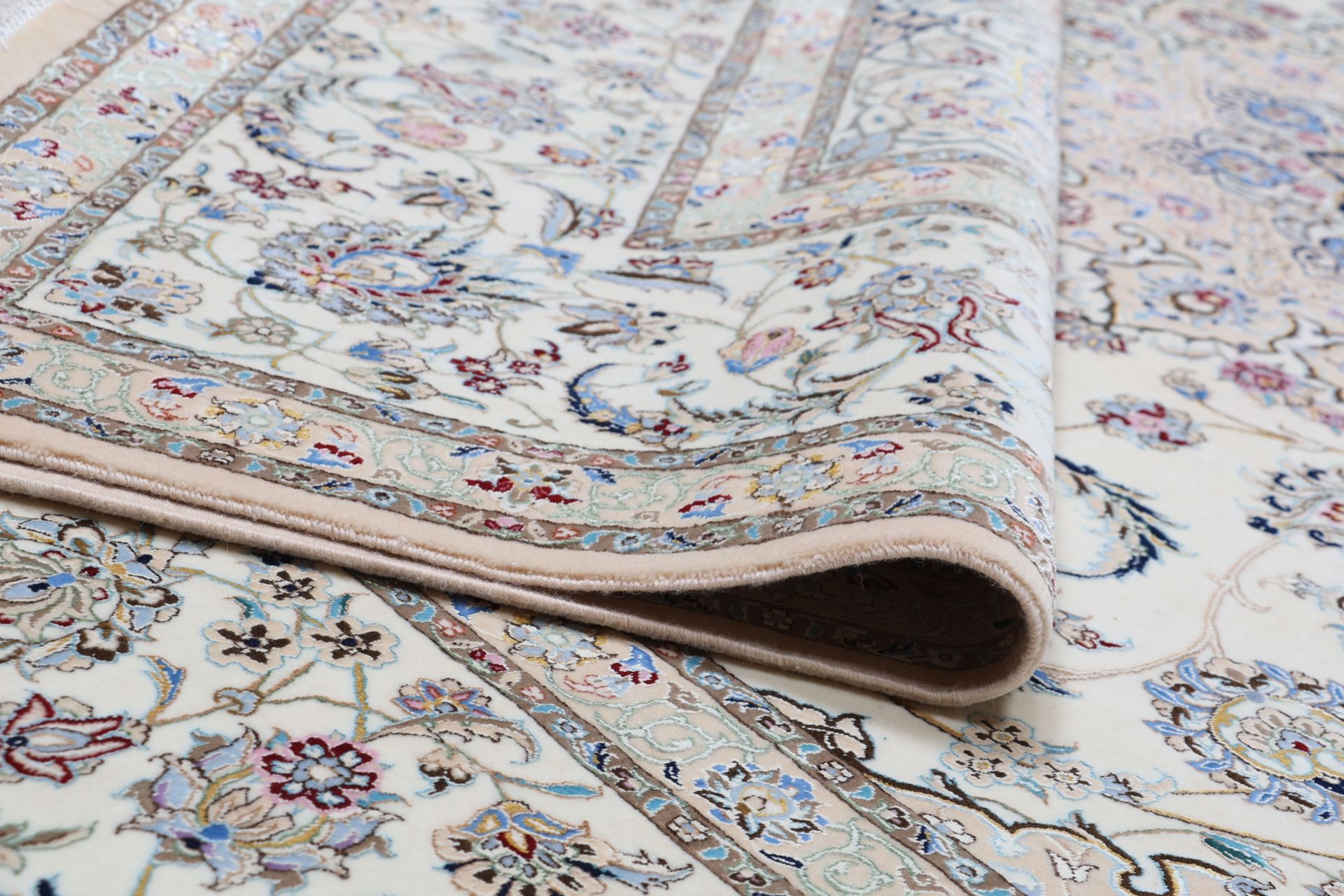 perserteppich-nain-257-x-350-cm-schurwolle-seide-handgeknupft-9 Nain Persian Rug — hand-knotted, 257 × 350 cm, Wool & Silk