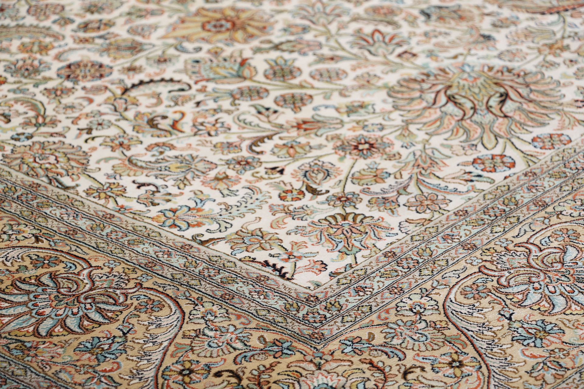 Kashmir Indian Rug 216 × 315 cm, Silk, hand-knotted