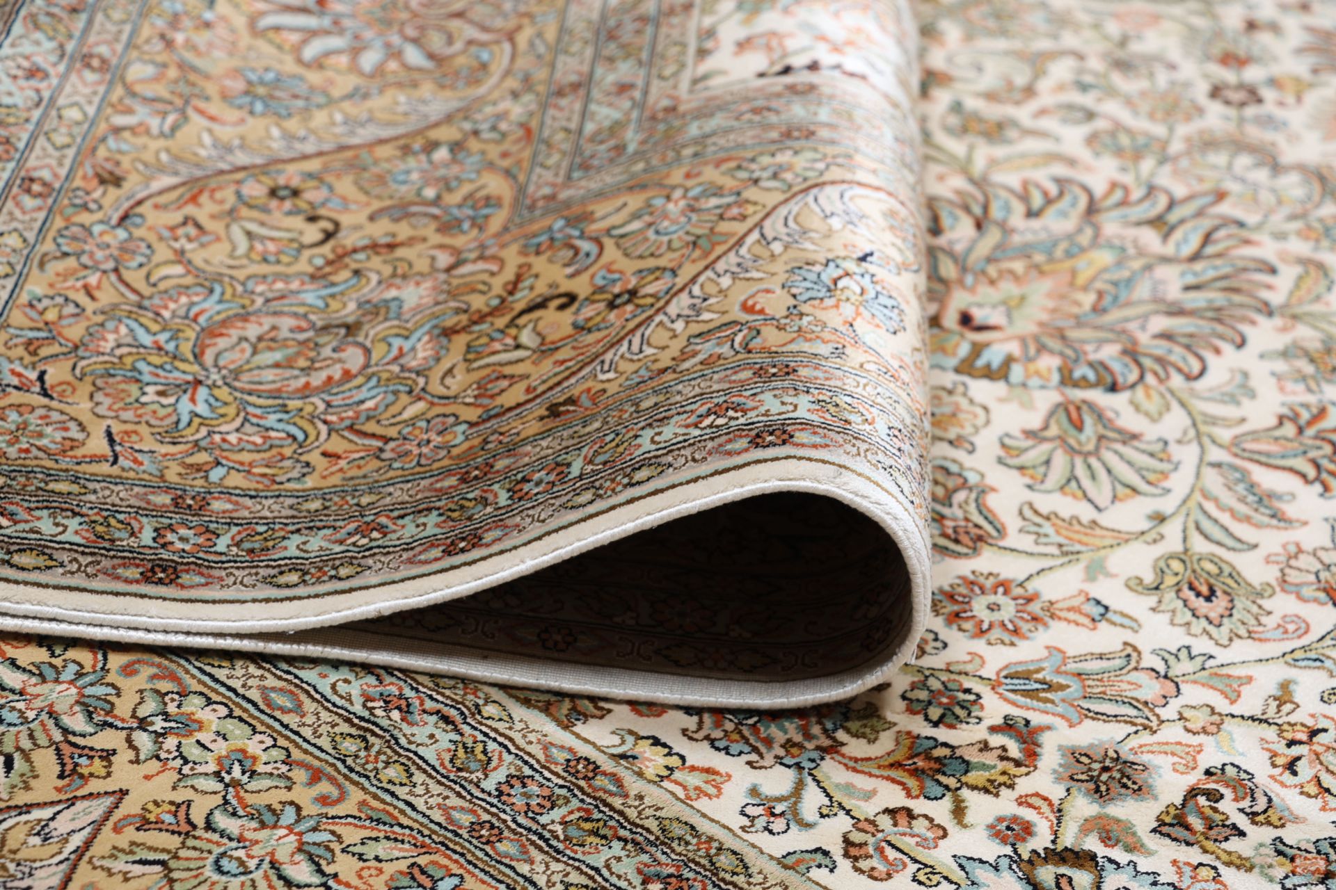 Kashmir Indian Rug 216 × 315 cm, Silk, hand-knotted