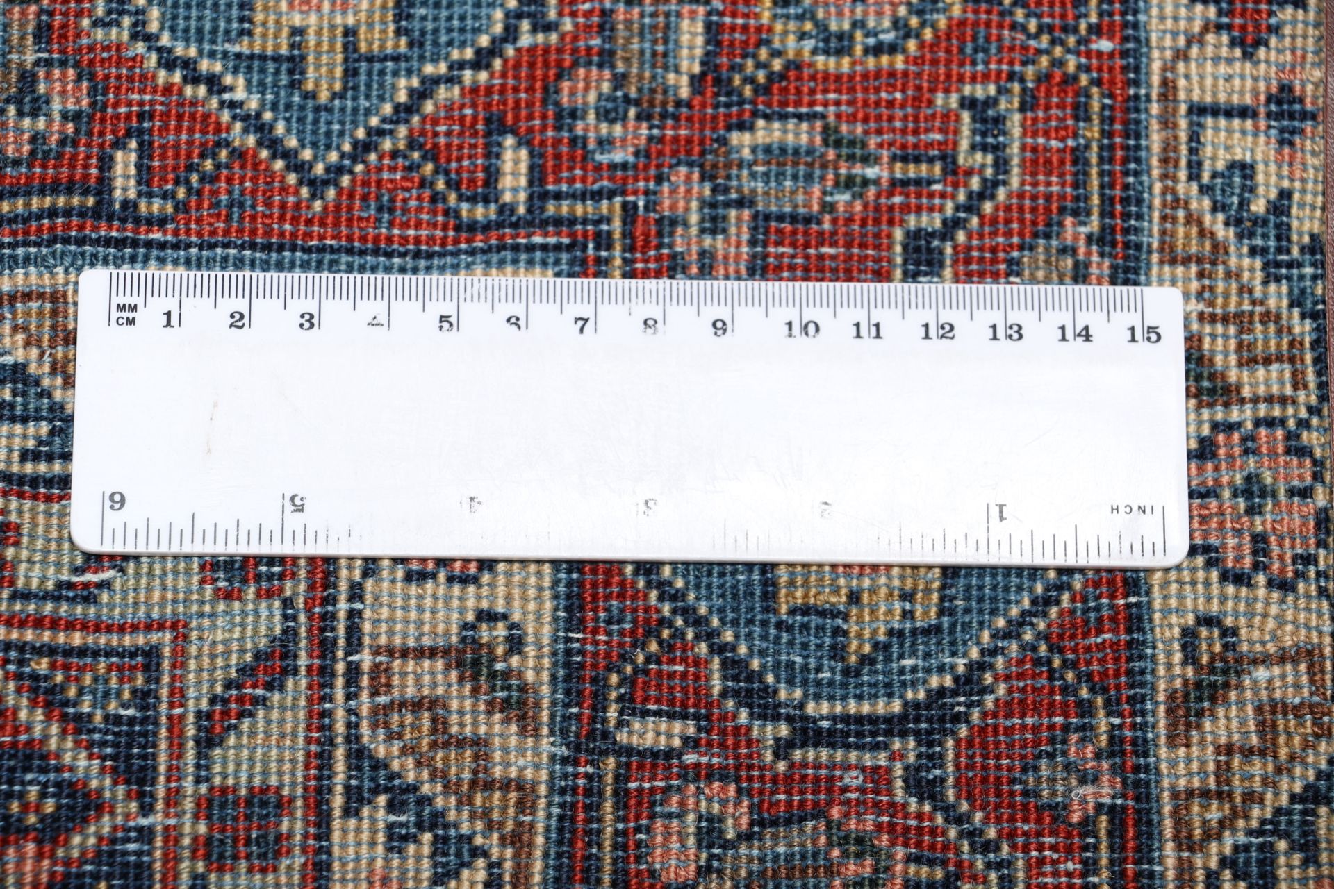 Antique Sarouk Persian Rug, 135 × 210 cm, Wool