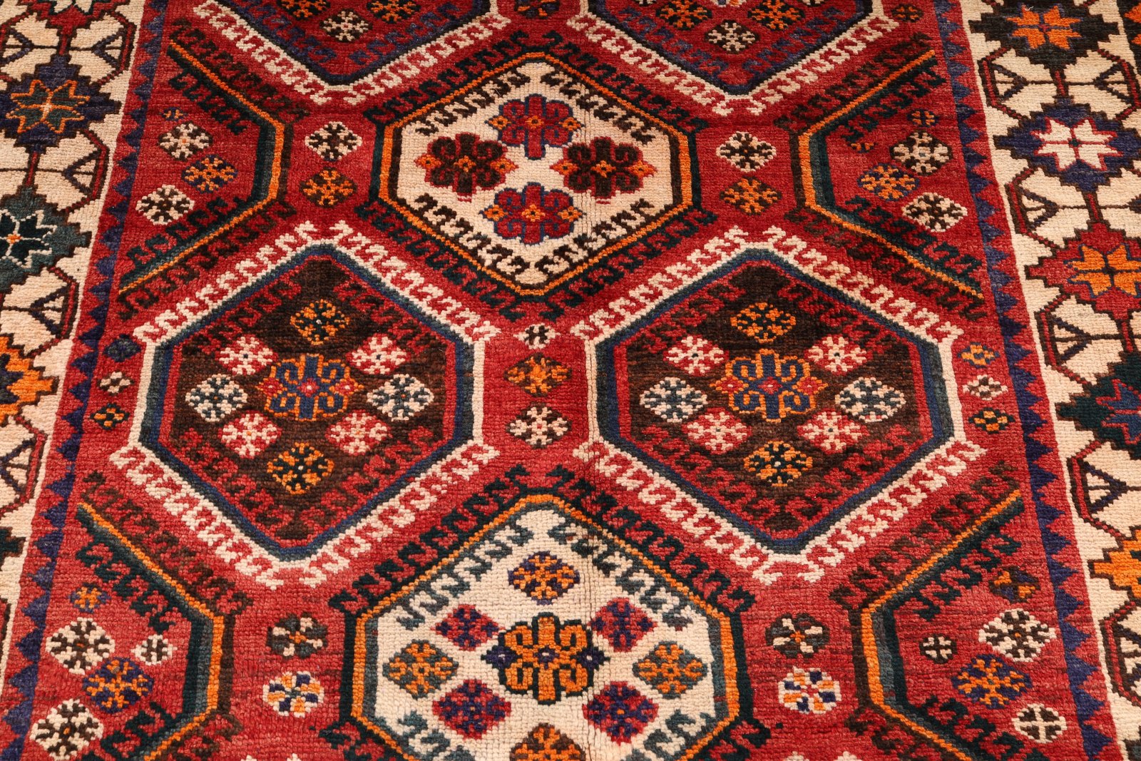 Bakhtiari Persian Rug — hand-knotted, 298 × 152 cm, Wool