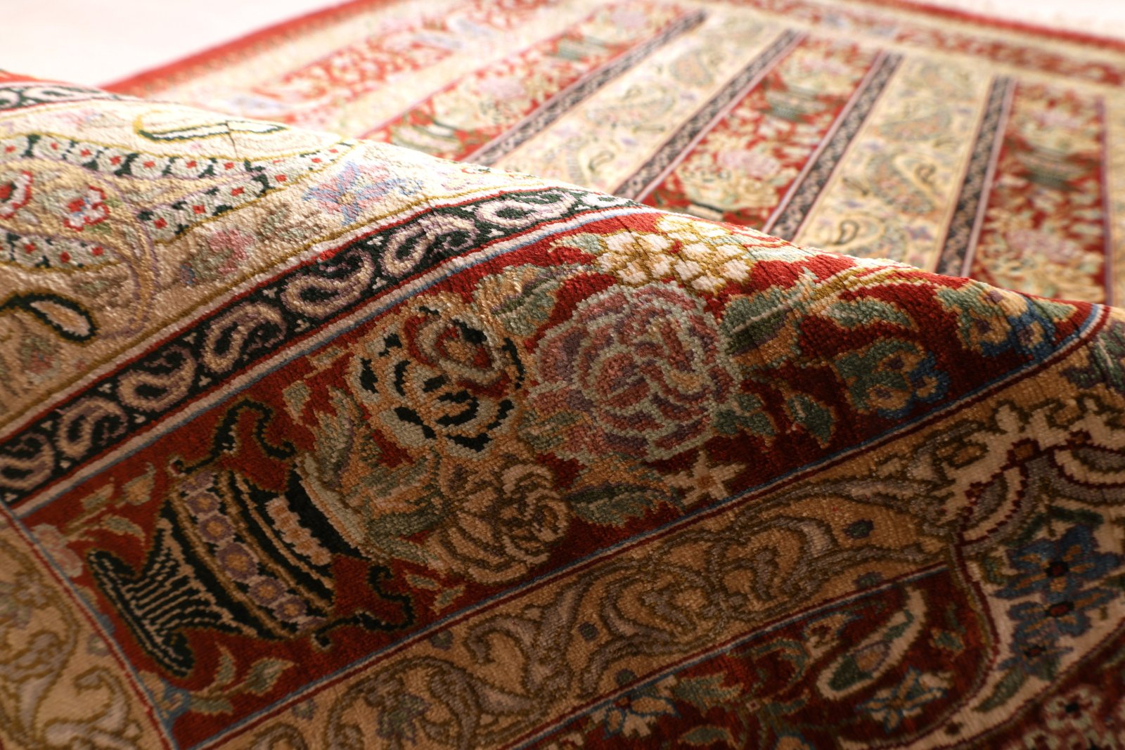 Qom Persian Rug 125 × 80 cm, Silk, hand-knotted