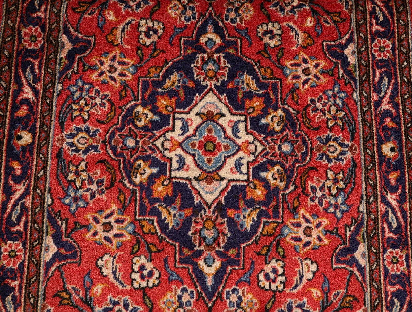 Hand-Knotted Wool Kashan Persian Rug, 148 × 79 cm