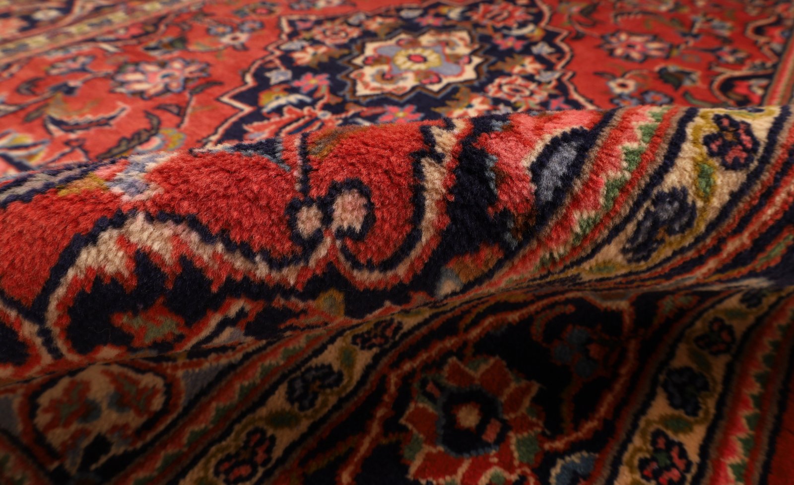 Hand-Knotted Wool Kashan Persian Rug, 164 × 106 cm