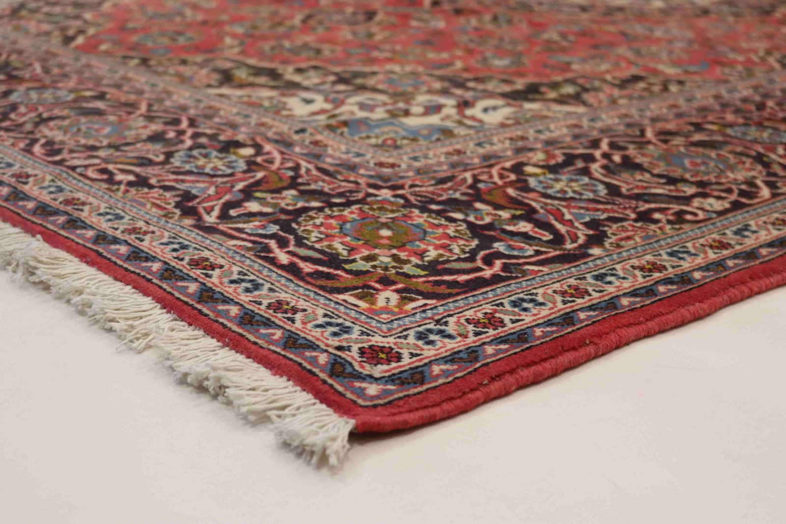 Hand-Knotted Wool Kashan Persian Rug, 297 × 208 cm