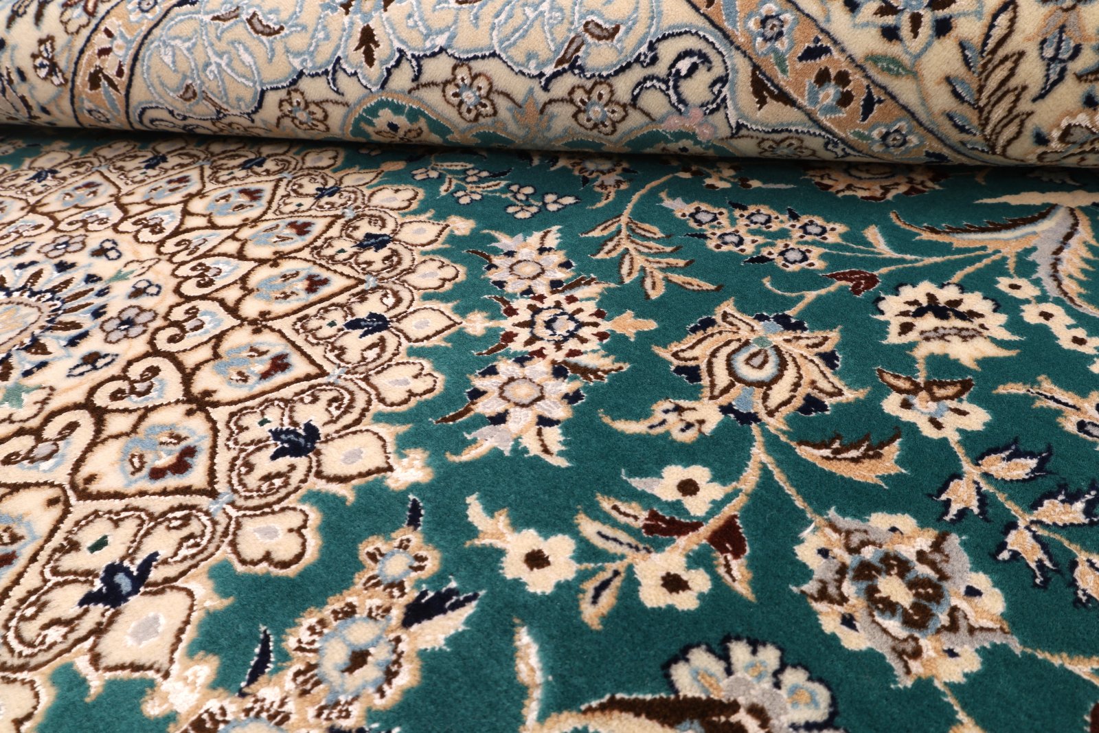 perserteppich-nain-197-x-124-cm-wolle-seide-handgeknuepft-neu-9 Hand-Knotted Wool & Silk Nain Persian Rug, 197 × 124 cm